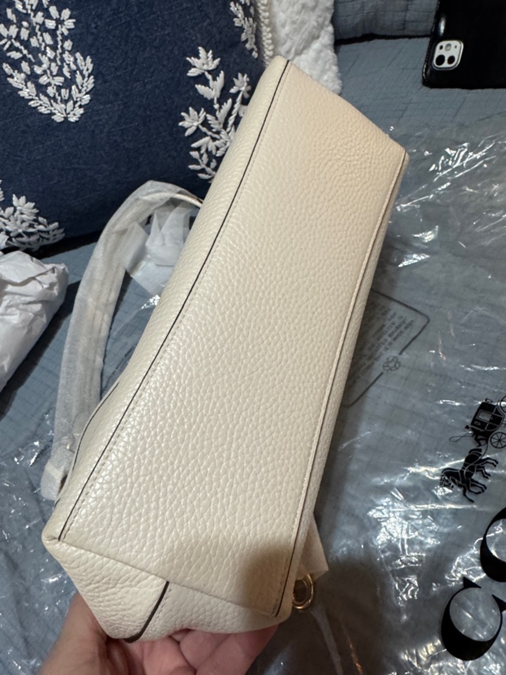 Coach Off-White Leather Shoulder Bag - Picture 5 of 7